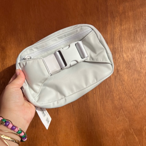 BNWT Lululemon belt bag - Picture 2 of 6